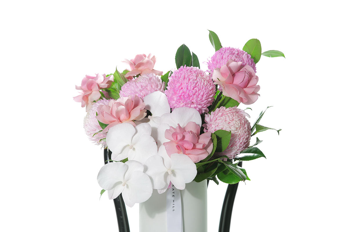 Kate Hill Flowers – large soft-pink ceramic vase arrangement with roses, chrysanthemums, orchids and rich greenery.