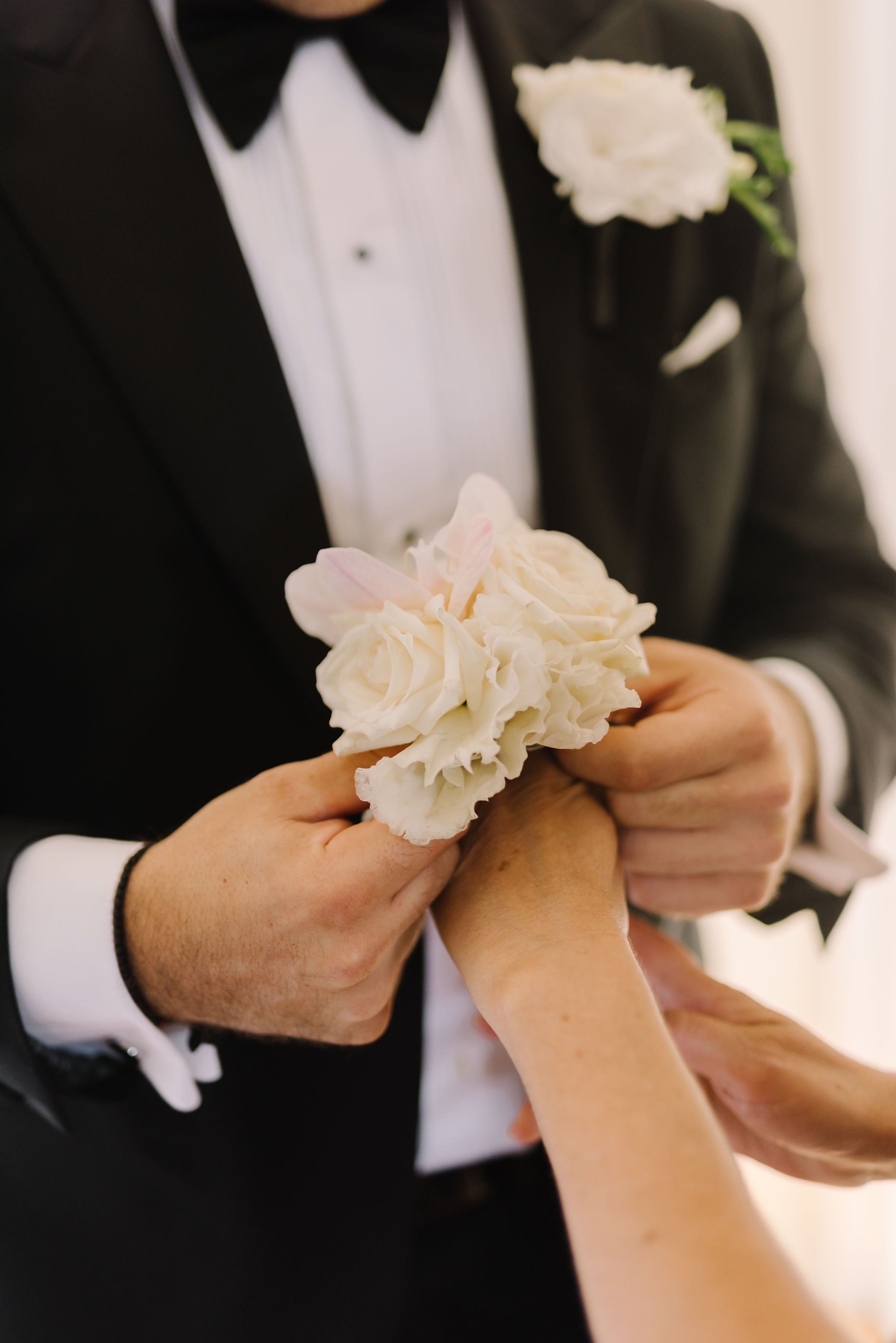 WRIST CORSAGE White Flower Wristlet