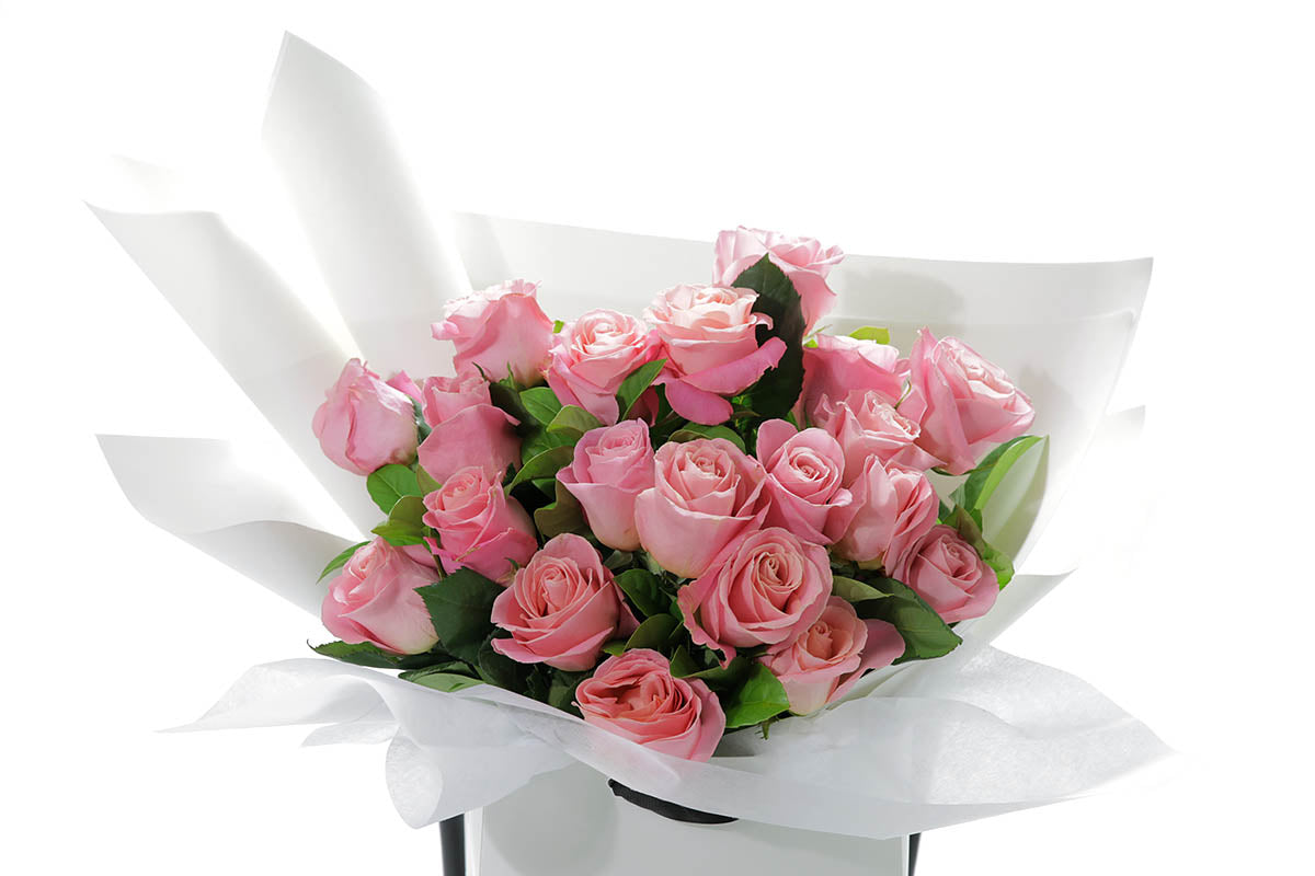 Close-up of HERMOSA large bouquet with watermelon classic roses