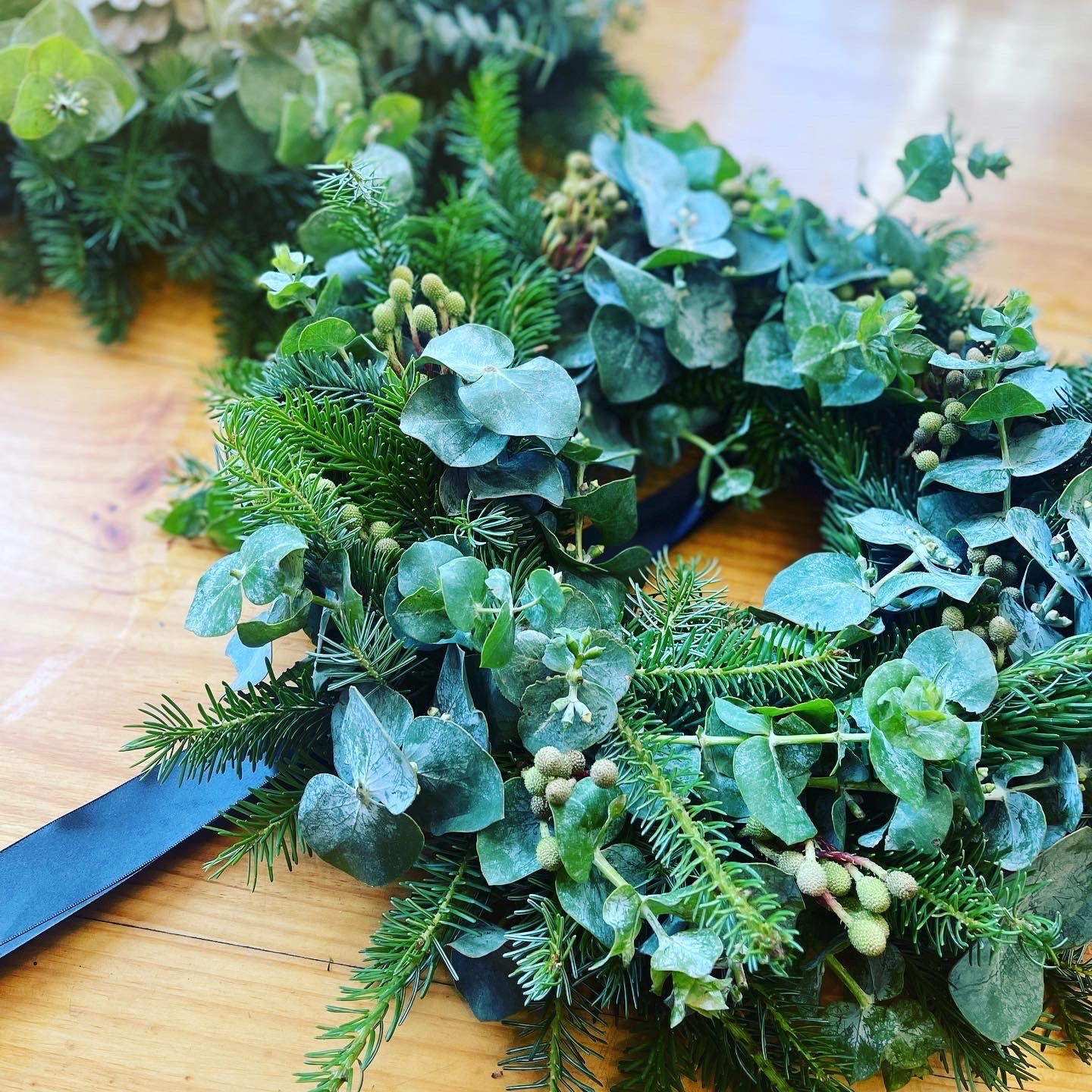 Designing a festive wreath at home