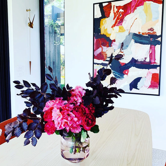 How to Choose Flowers that Complement Your Home Décor