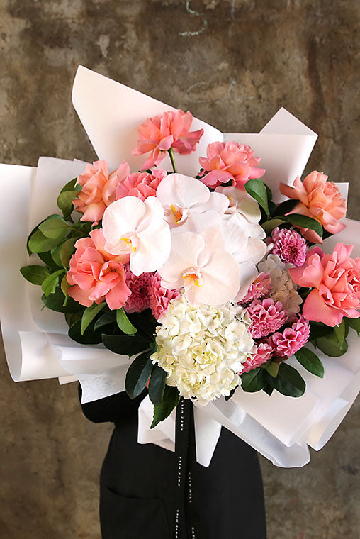 Pastel coloured flower bouquet for delivery to Caulfield 