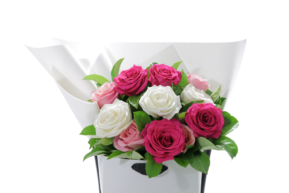 Close-up of HALEY bouquet with mixed-colour classic roses