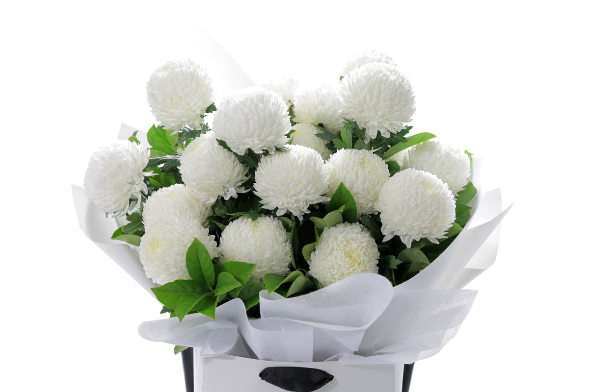 Close-up of PIPER extra large bouquet with white chrysanthemum disbuds